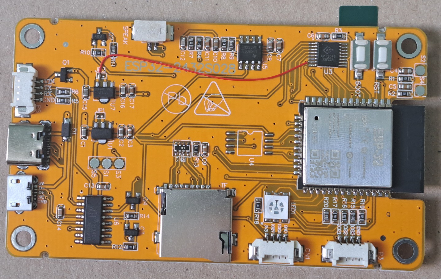 CYD s připojeným Vbat