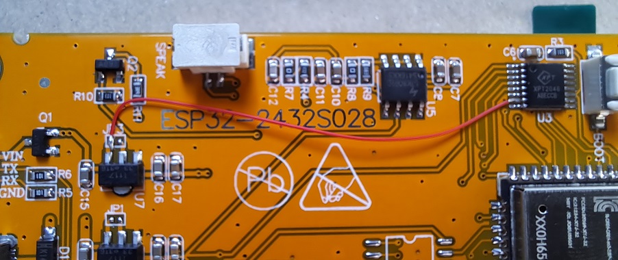 CYD s připojeným Vbat - detail